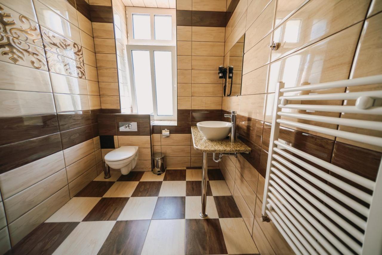 Хотел Театъръ Hotel Pleven ภายนอก รูปภาพ