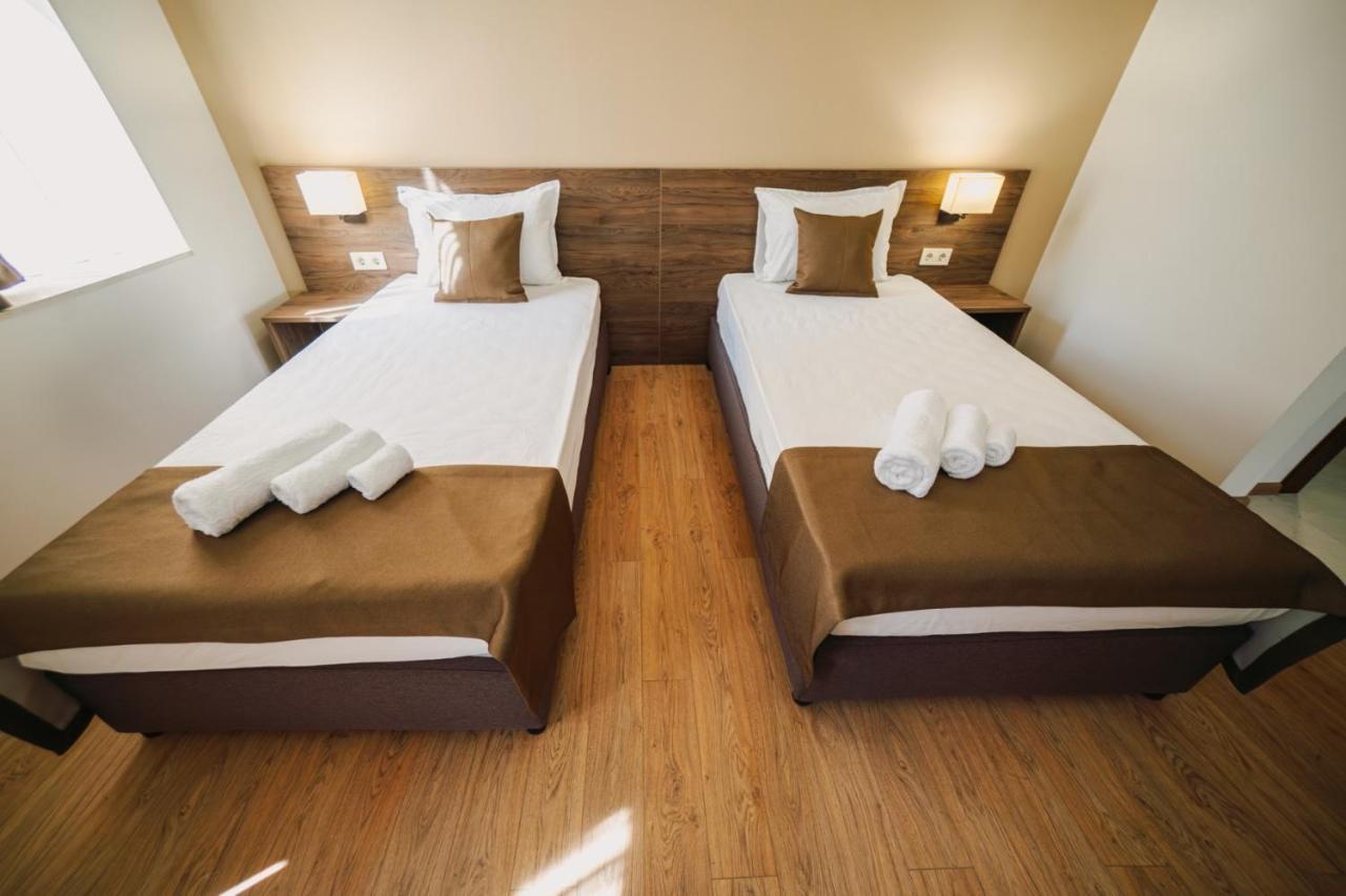 Хотел Театъръ Hotel Pleven ภายนอก รูปภาพ