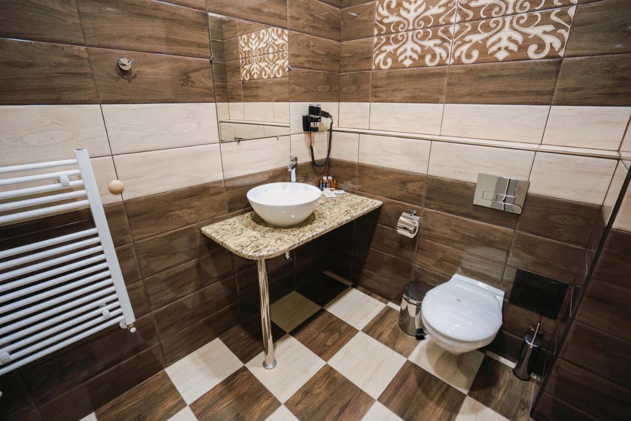 Хотел Театъръ Hotel Pleven ภายนอก รูปภาพ