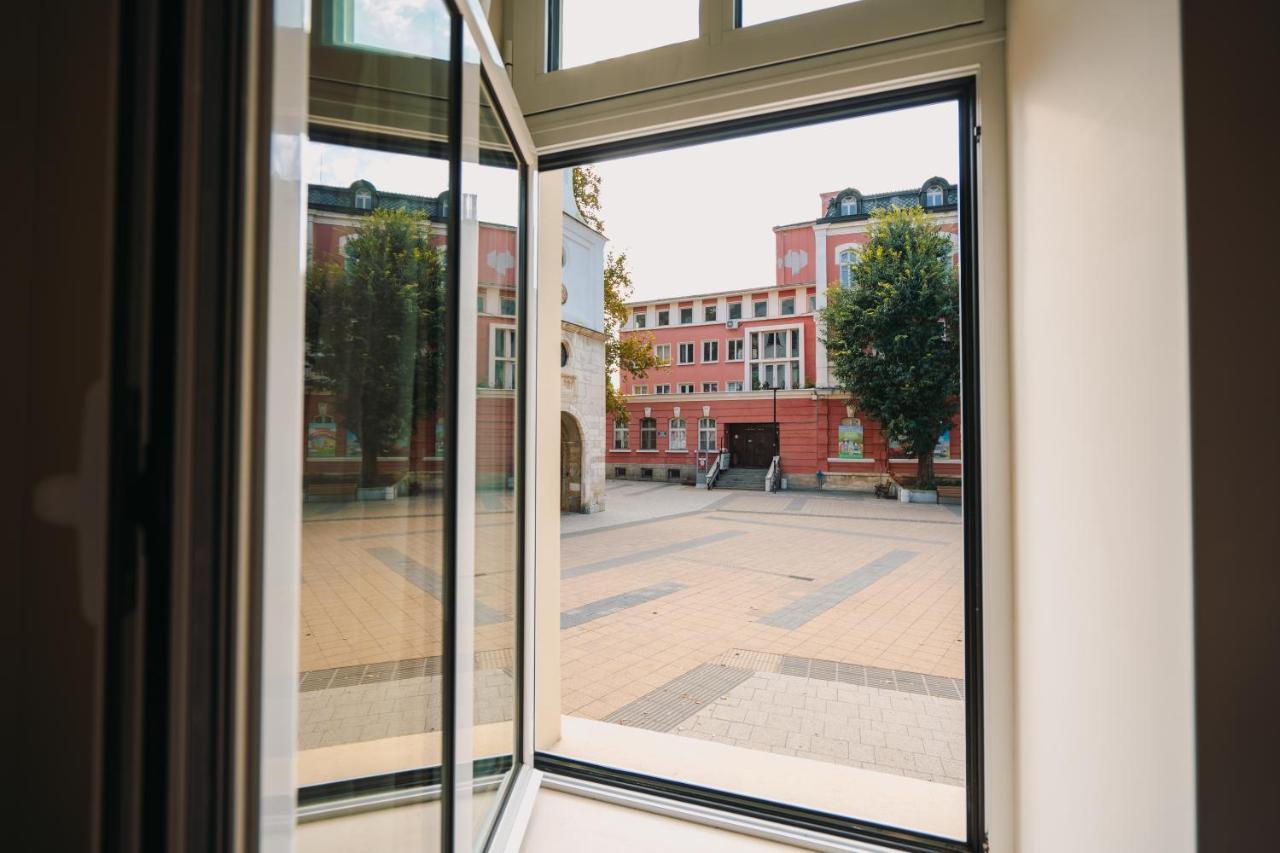 Хотел Театъръ Hotel Pleven ภายนอก รูปภาพ