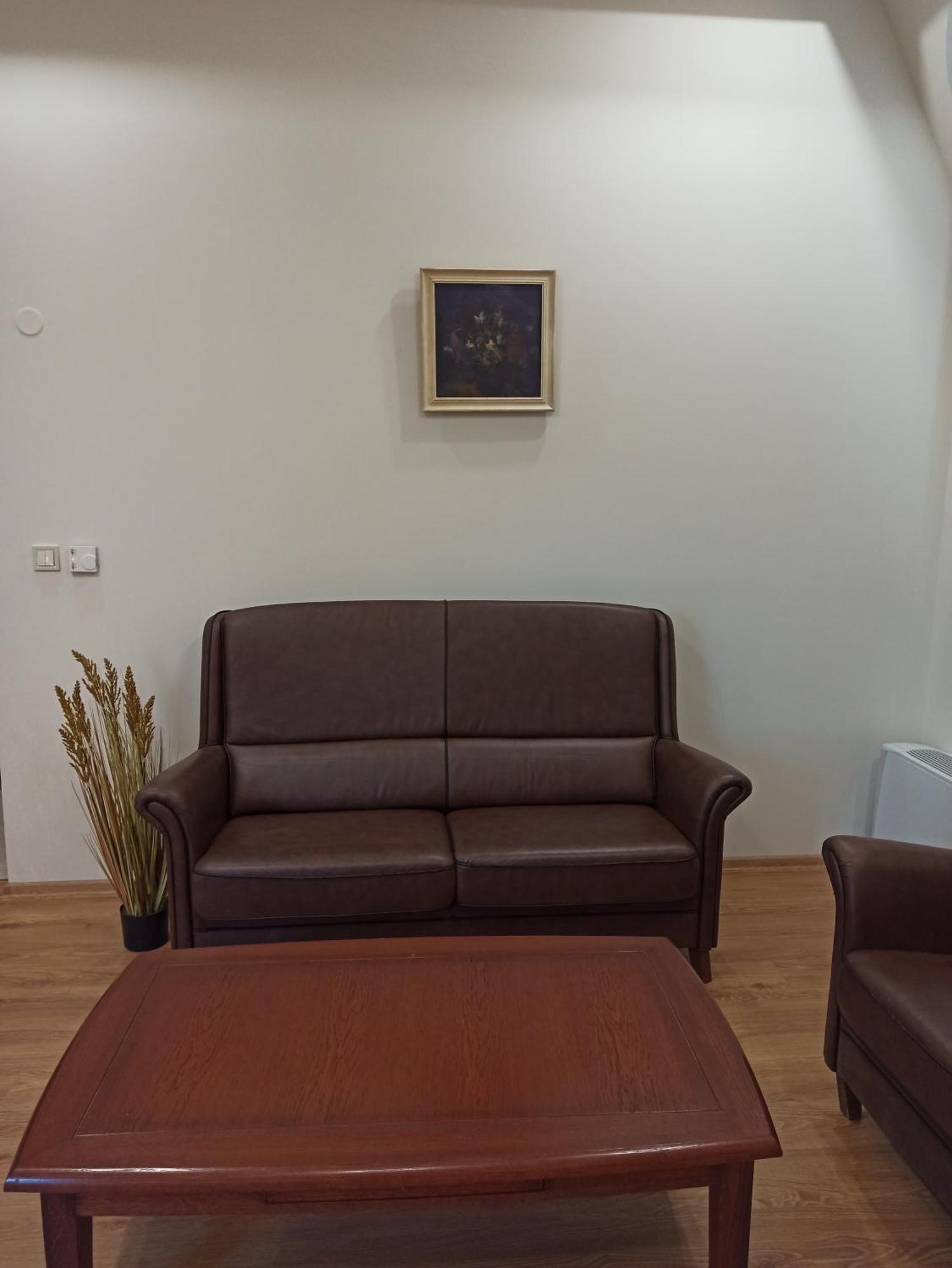 Хотел Театъръ Hotel Pleven ภายนอก รูปภาพ
