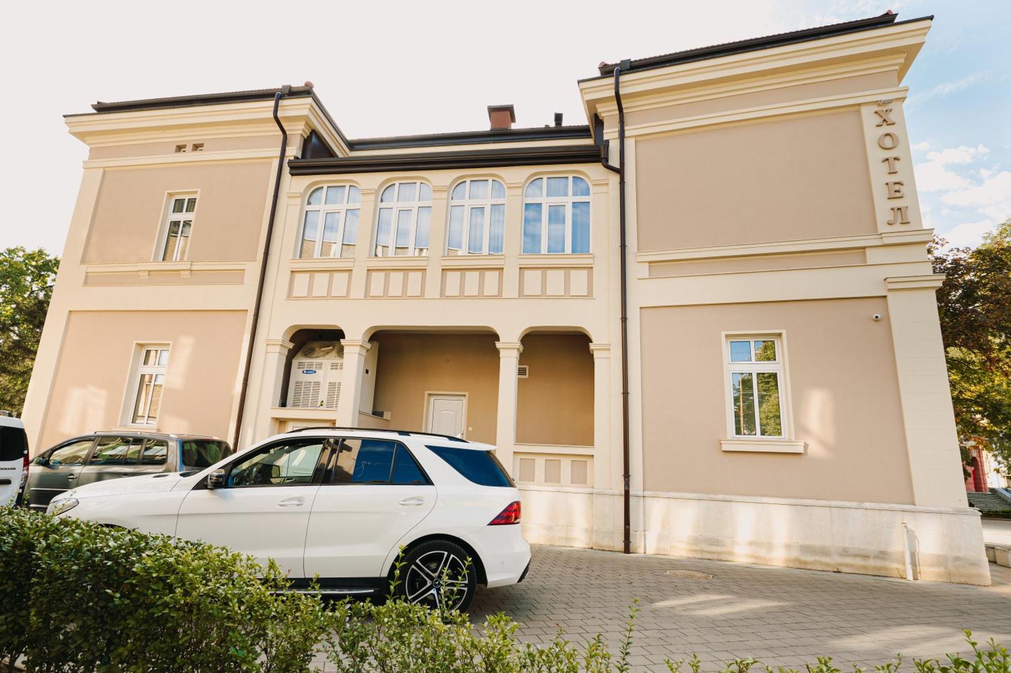 Хотел Театъръ Hotel Pleven ภายนอก รูปภาพ