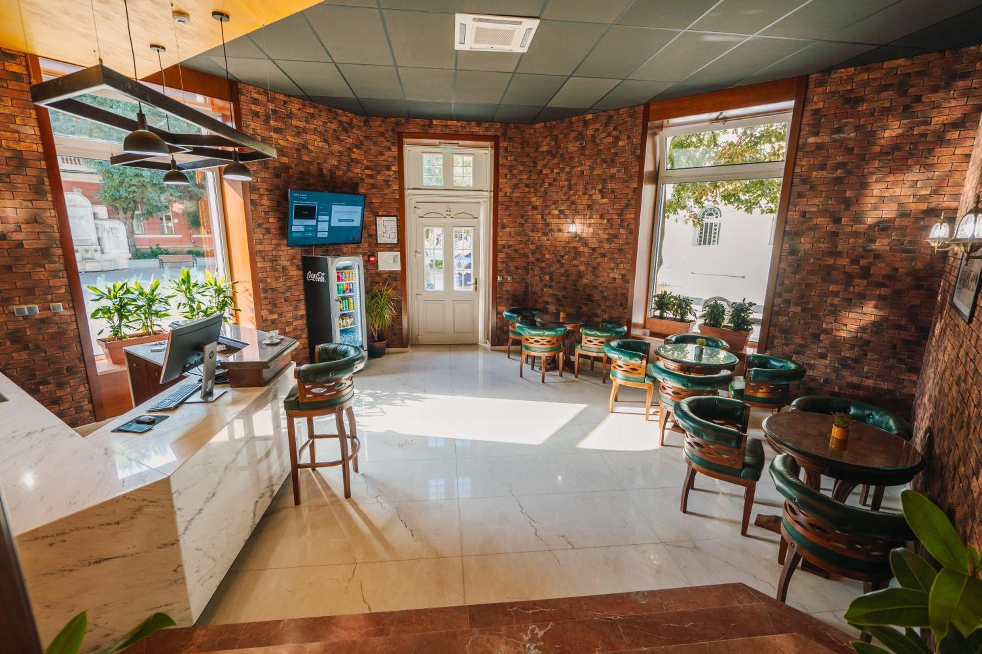 Хотел Театъръ Hotel Pleven ภายนอก รูปภาพ