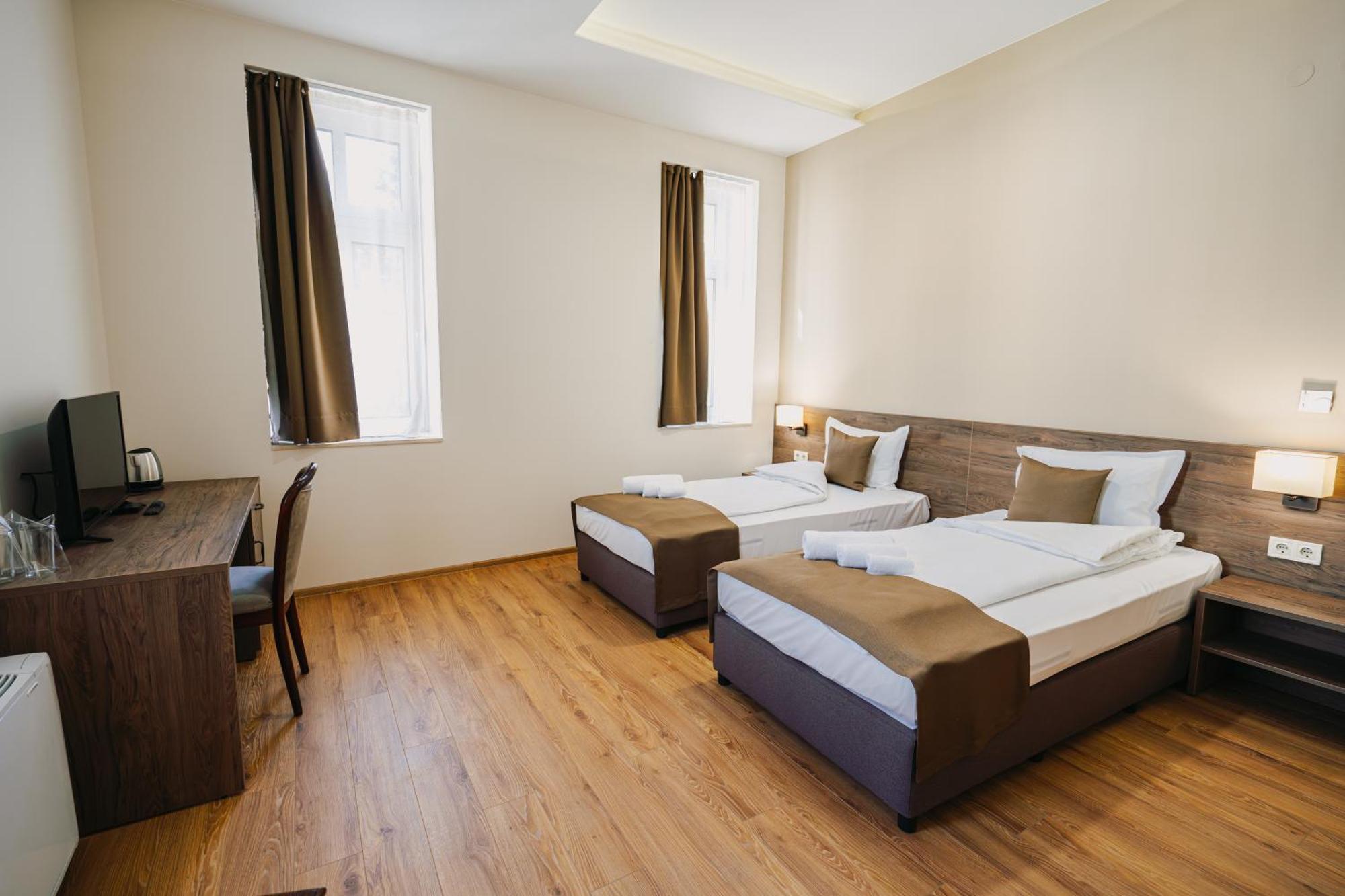 Хотел Театъръ Hotel Pleven ภายนอก รูปภาพ