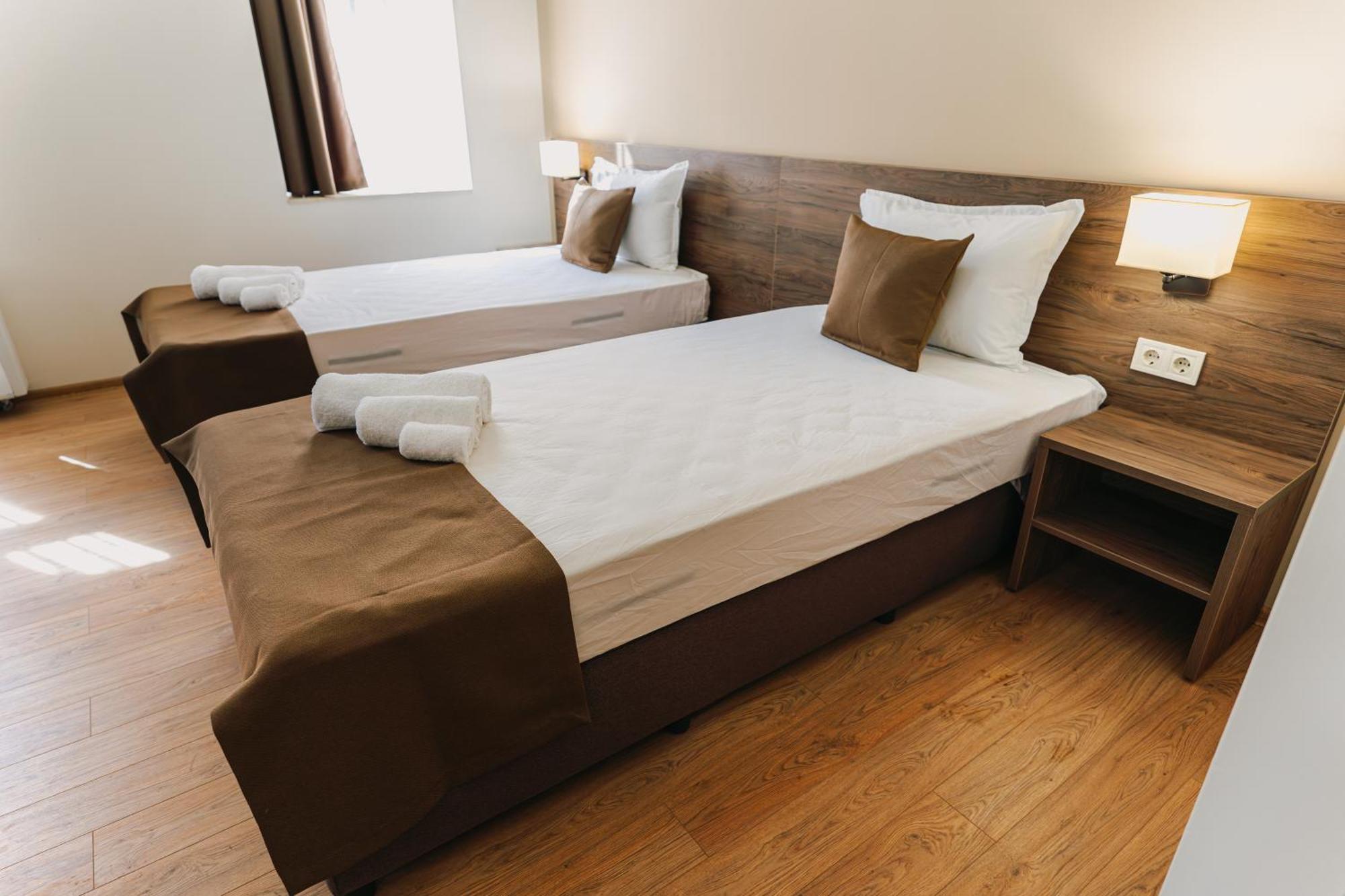 Хотел Театъръ Hotel Pleven ภายนอก รูปภาพ