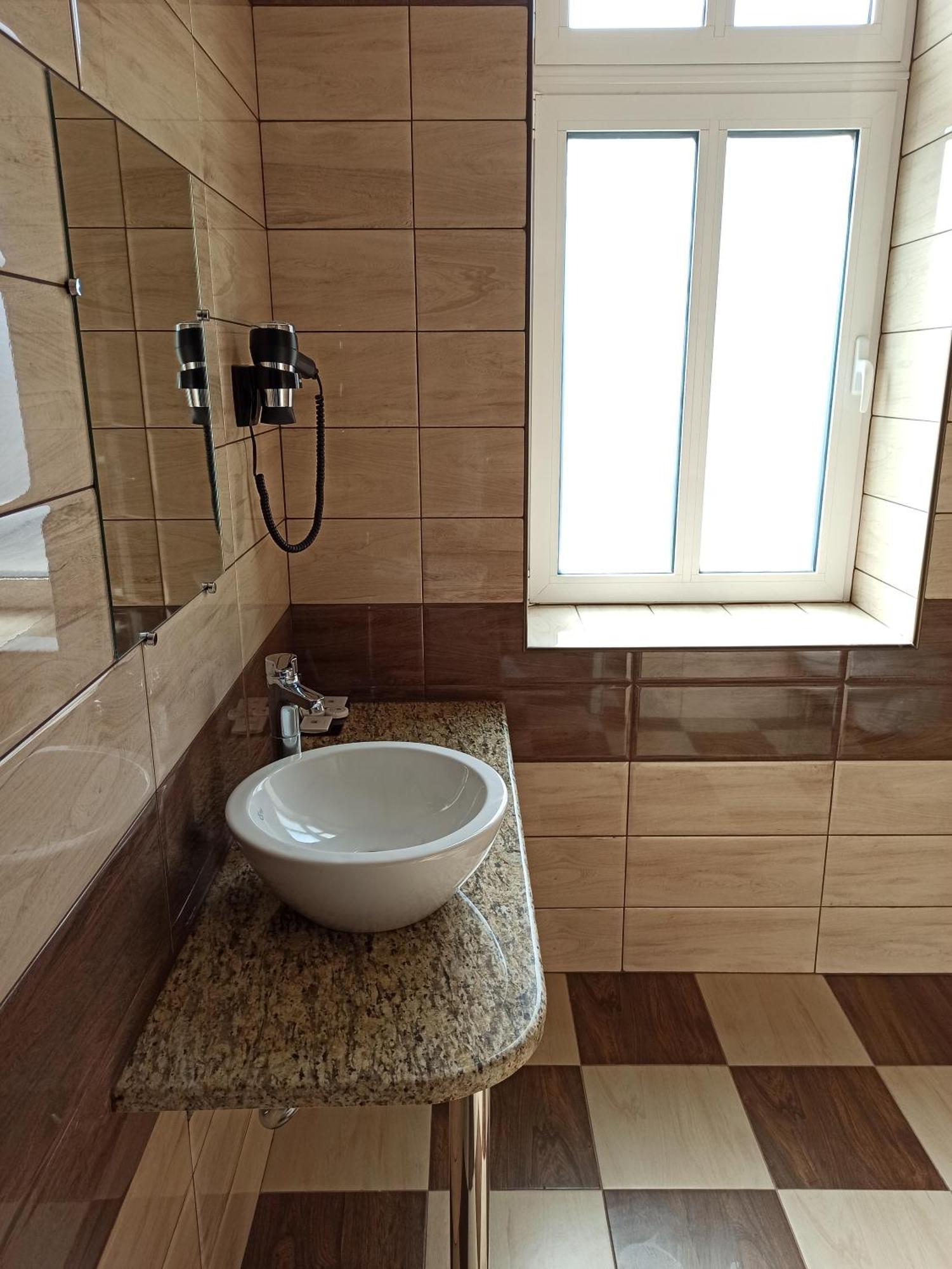 Хотел Театъръ Hotel Pleven ภายนอก รูปภาพ