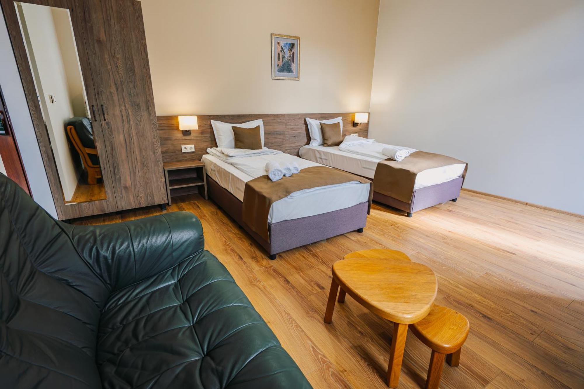Хотел Театъръ Hotel Pleven ภายนอก รูปภาพ